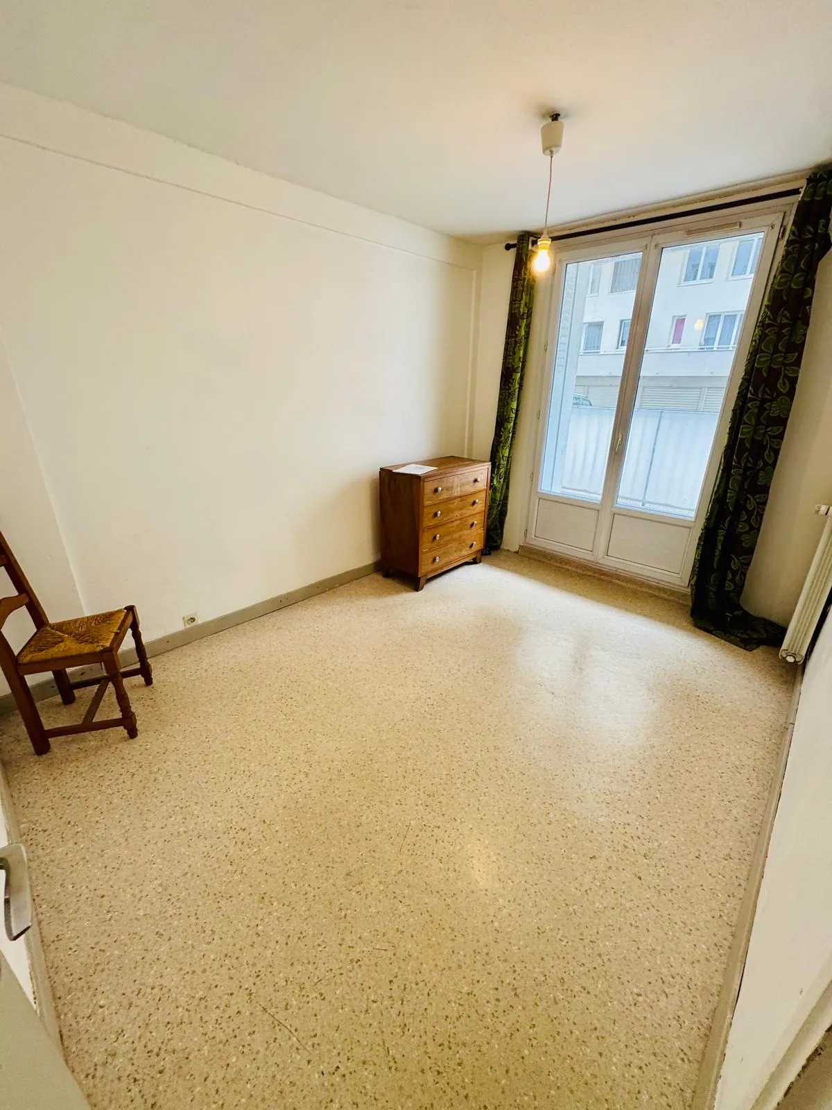 Appartement F3 de 52 m² avec grand balcon proche tram à Grenoble 