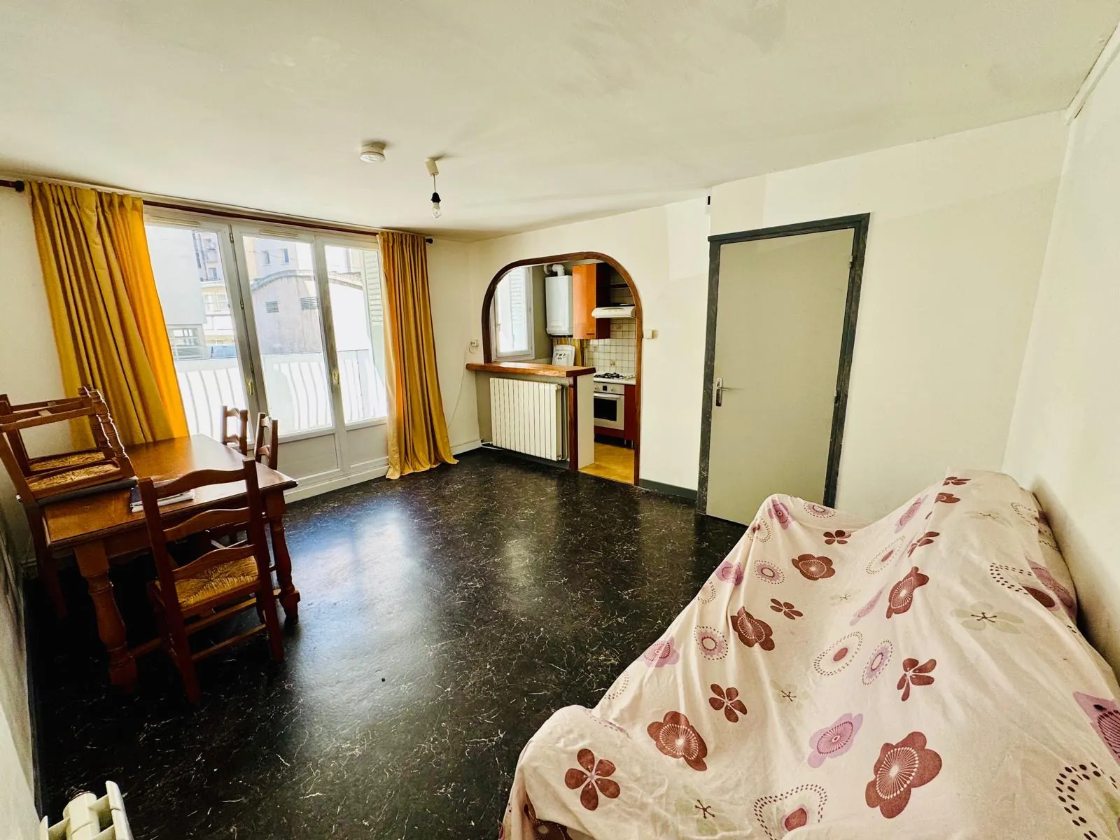 Appartement F3 de 52 m² avec grand balcon proche tram à Grenoble 