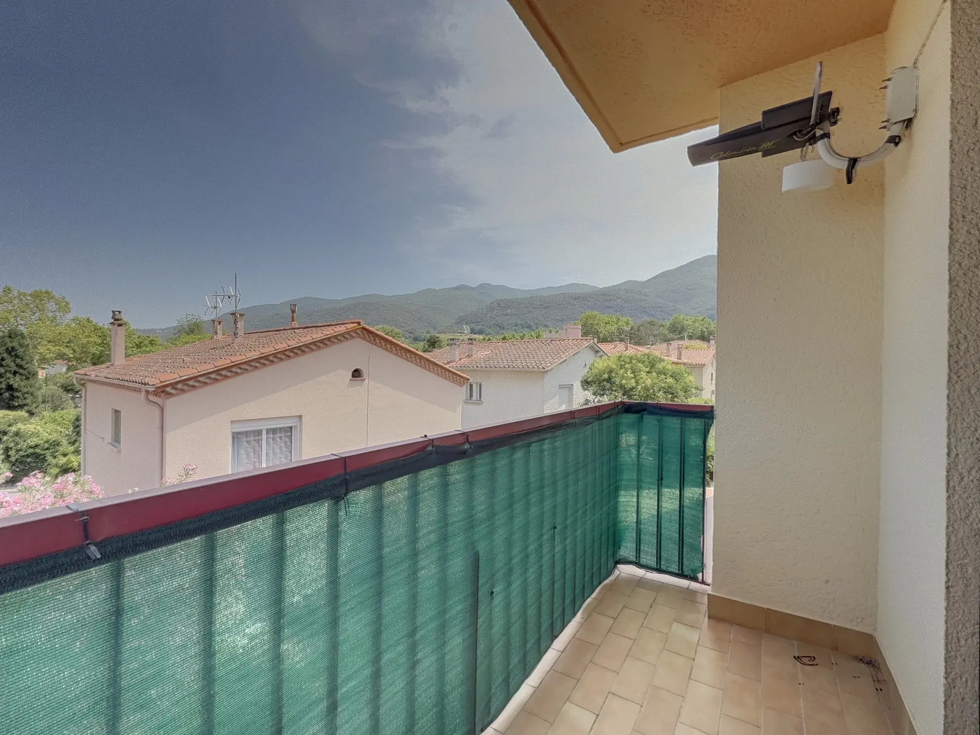 Appartement 3 pièces à Ceret avec loggia, parking sécurisé et vue sur Canigou