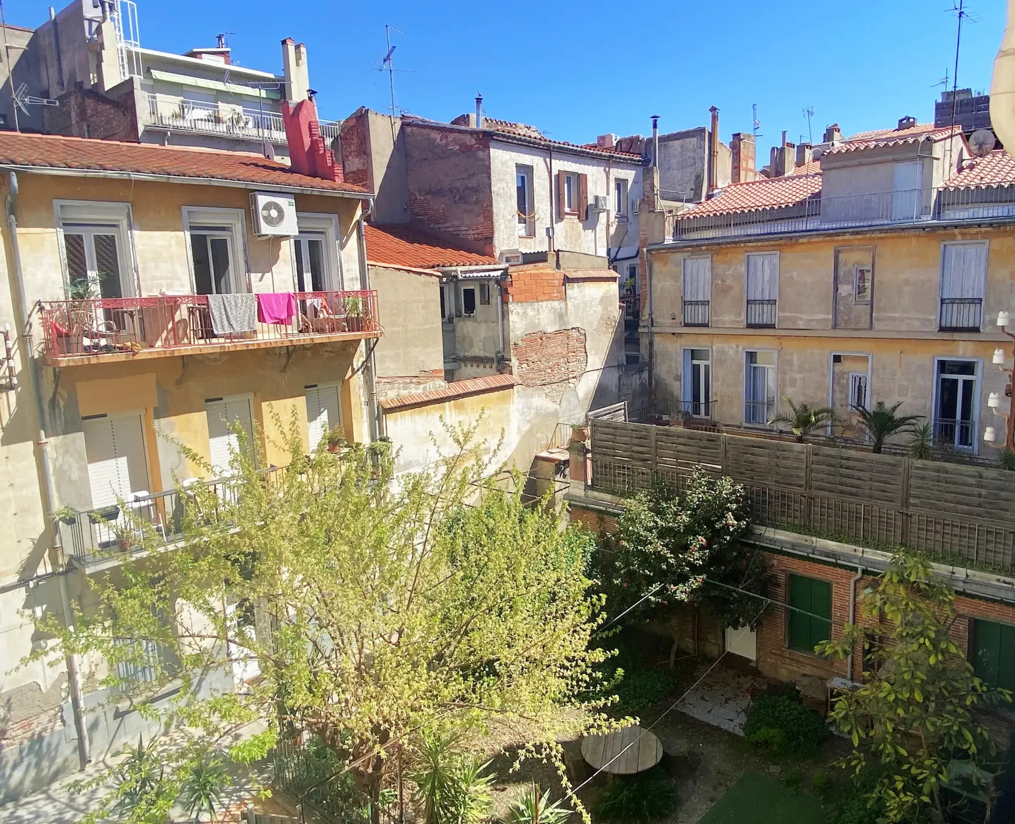 Appartement T3 à vendre au centre de Perpignan, 64 m² avec terrasse et parking, proche commodités 