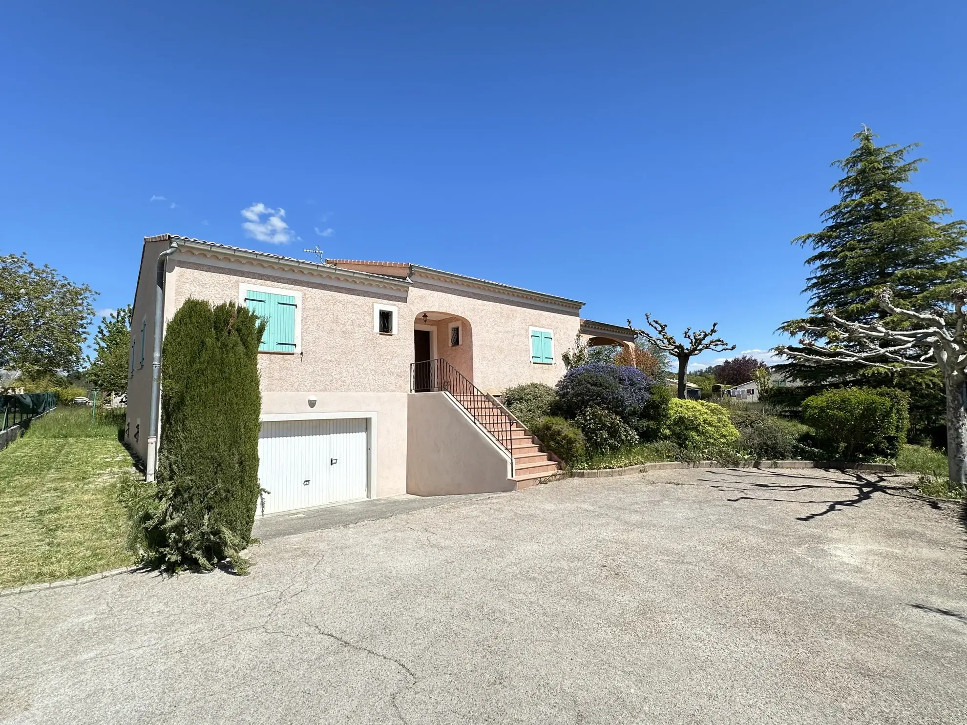 Villa récente 4 chambres avec jardin clos à Tallard