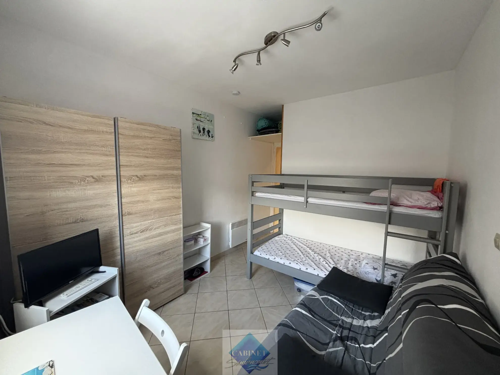 Studio en rez-de-jardin avec cour commune à Ault, proche plage Onival