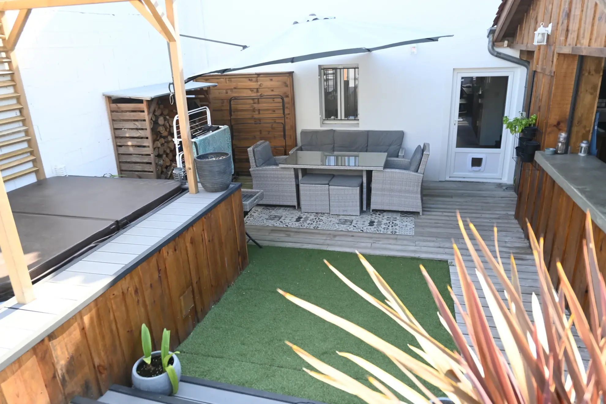 Maison de ville rénovée avec piscine et jardin à Marmande 