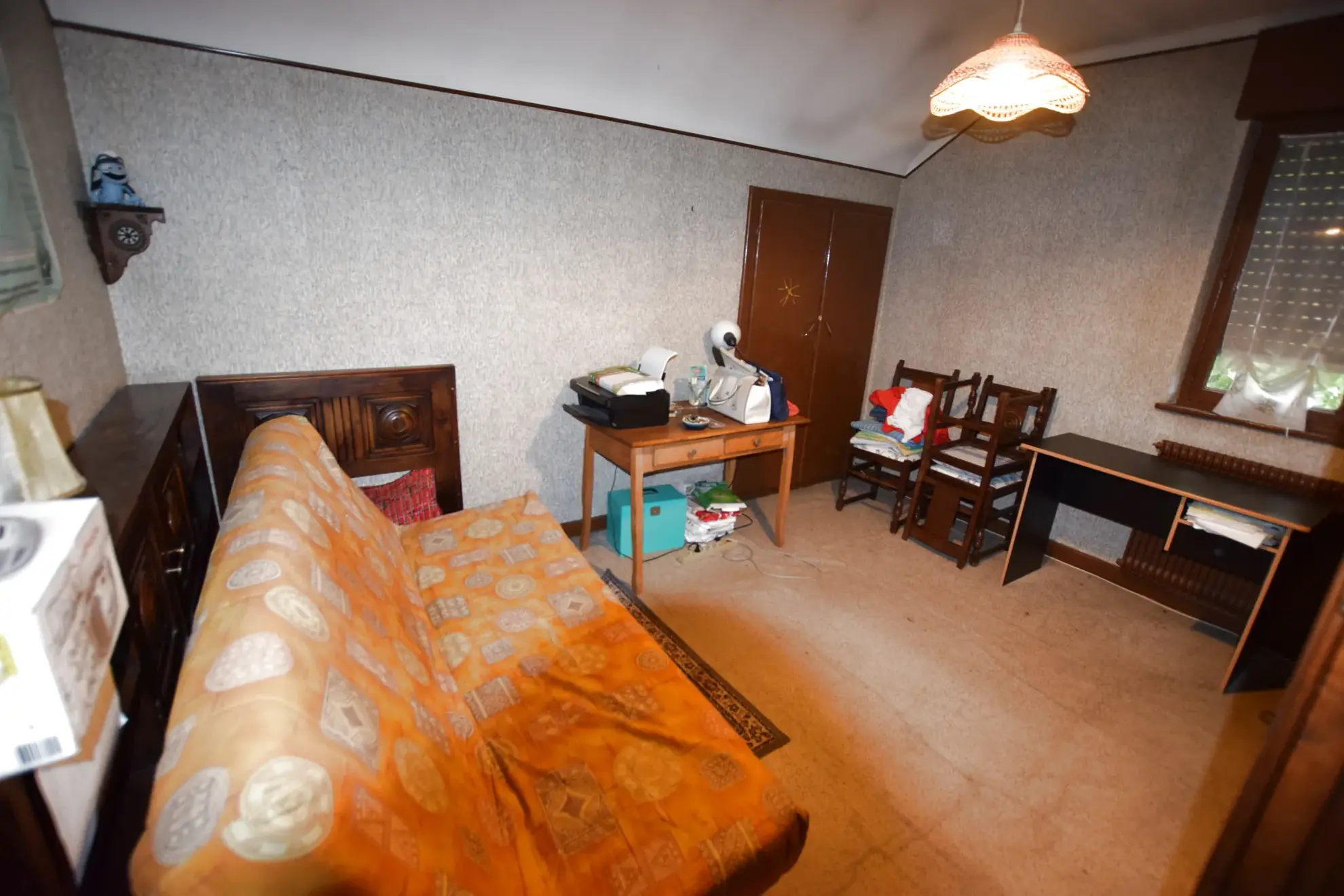 Maison familiale F6 à Montbéliard avec grand terrain paysagé et garage 