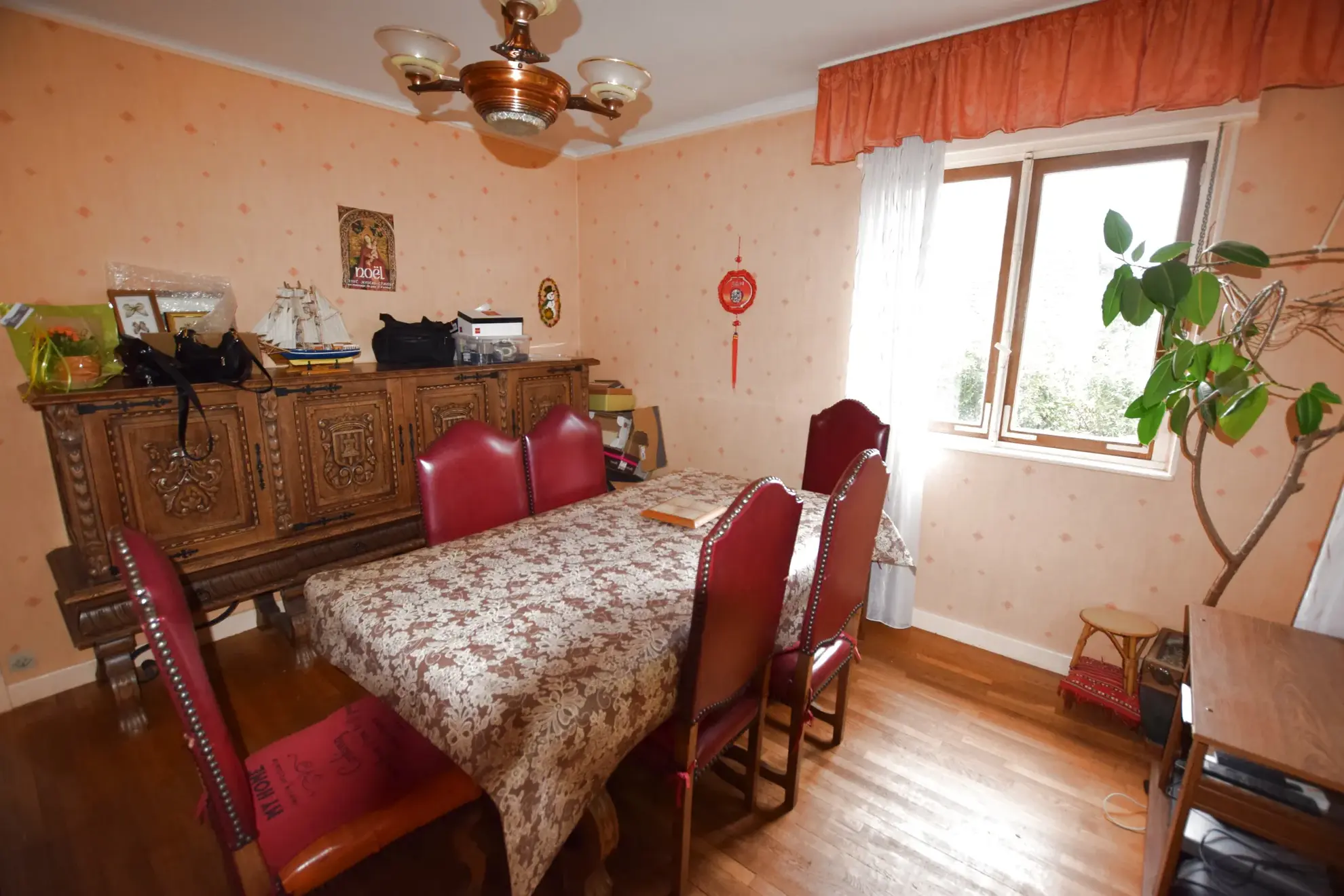 Maison familiale F6 à Montbéliard avec grand terrain paysagé et garage 