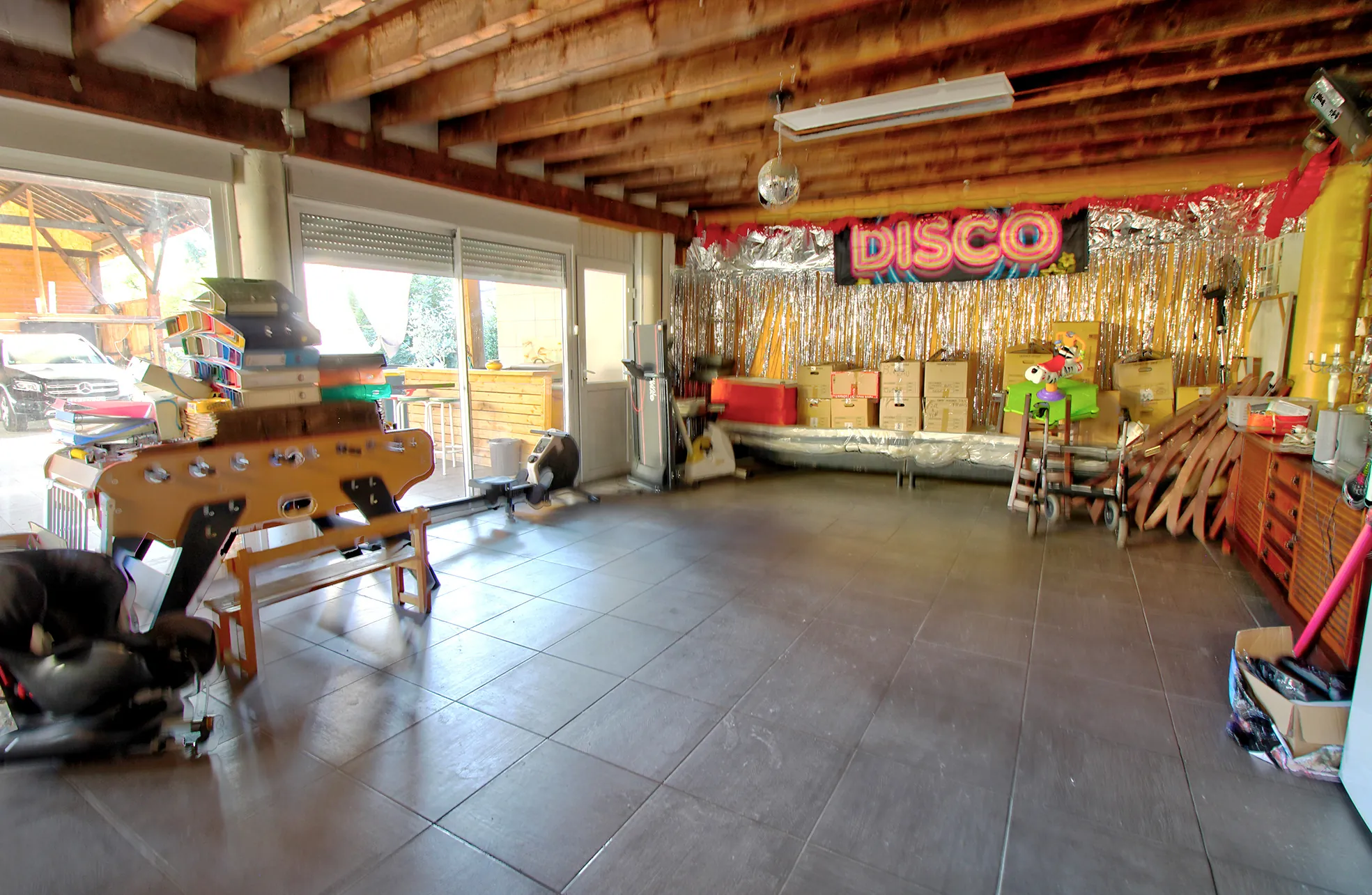 Vente de hangar et atelier à Vénissieux — Opportunité pour artisans 