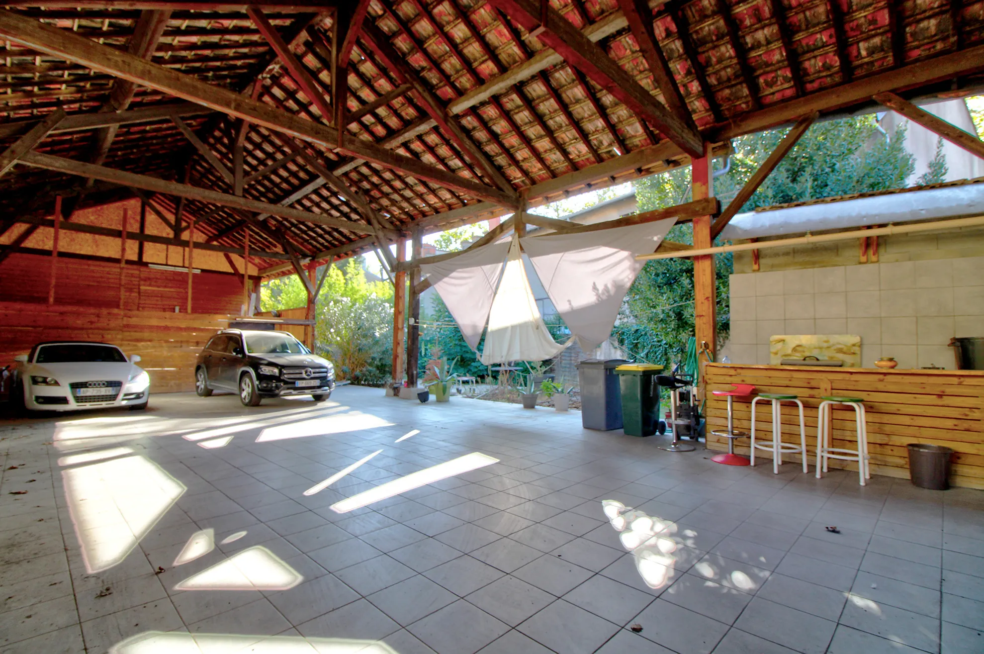 Vente de hangar et atelier à Vénissieux — Opportunité pour artisans 