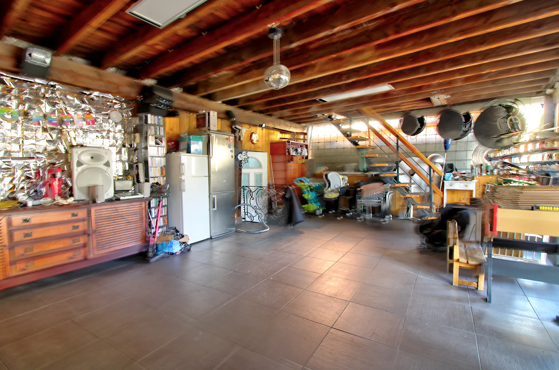 Vente de hangar et atelier à Vénissieux — Opportunité pour artisans 