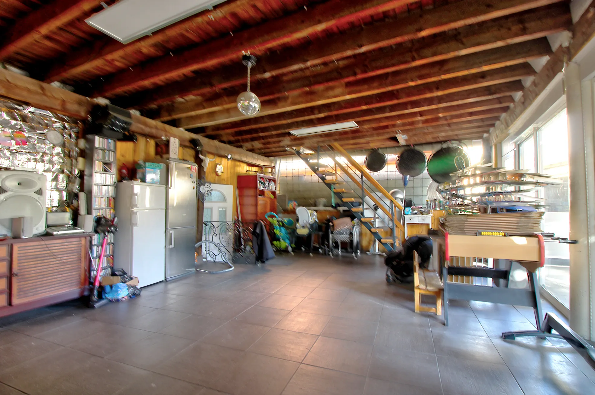 Vente de hangar et atelier à Vénissieux — Opportunité pour artisans 