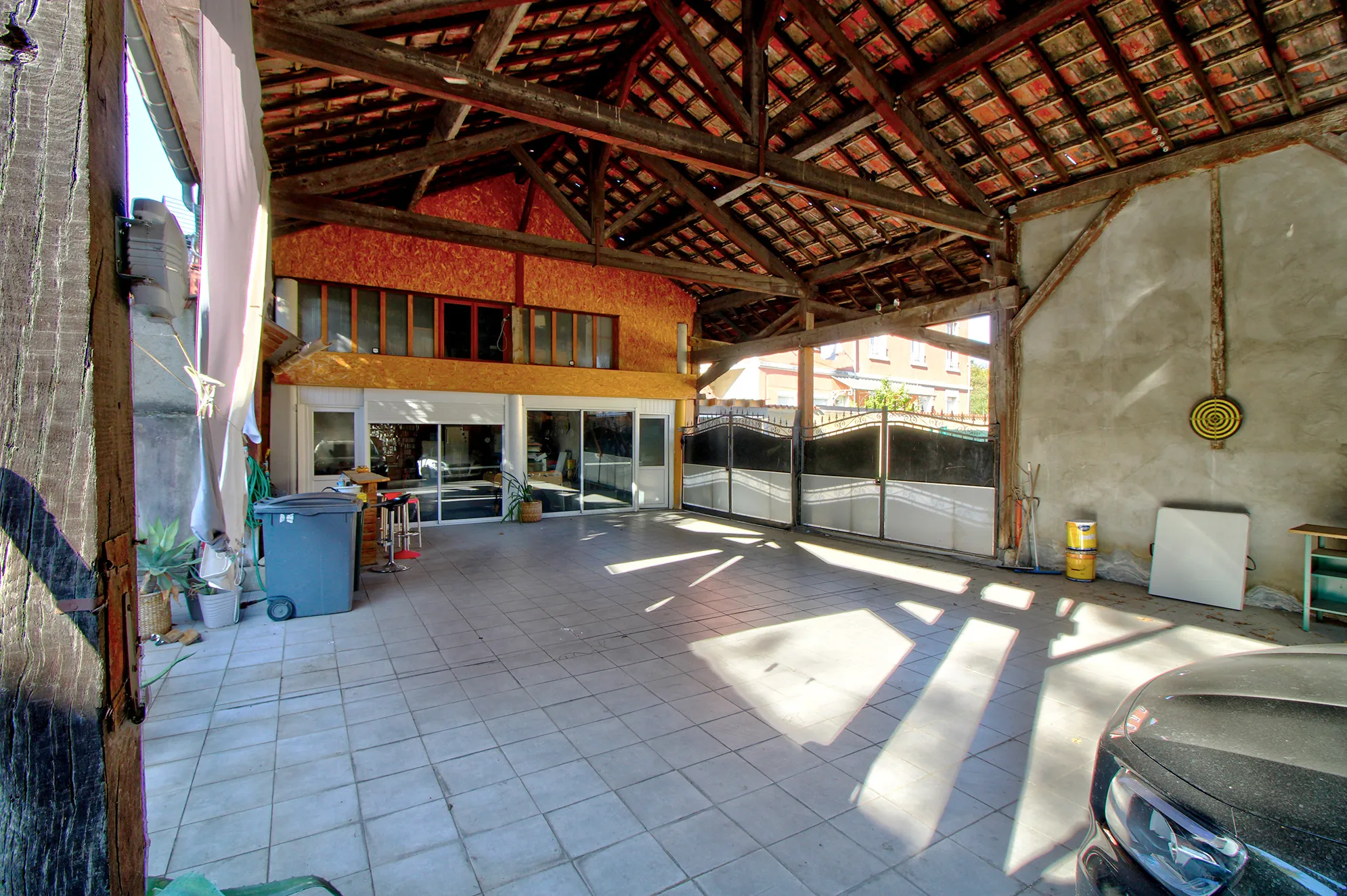 Vente de hangar et atelier à Vénissieux — Opportunité pour artisans 