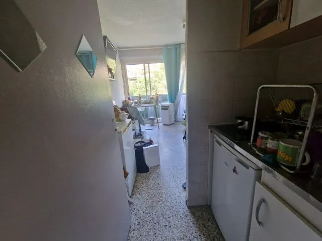 Studio à vendre à Aix-en-Provence - Appartement T1 sécurisé avec balcon 