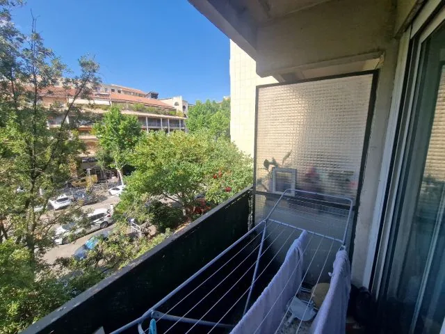 Studio à vendre à Aix-en-Provence - Appartement T1 sécurisé avec balcon 