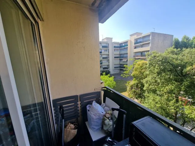 Studio à vendre à Aix-en-Provence - Appartement T1 sécurisé avec balcon 