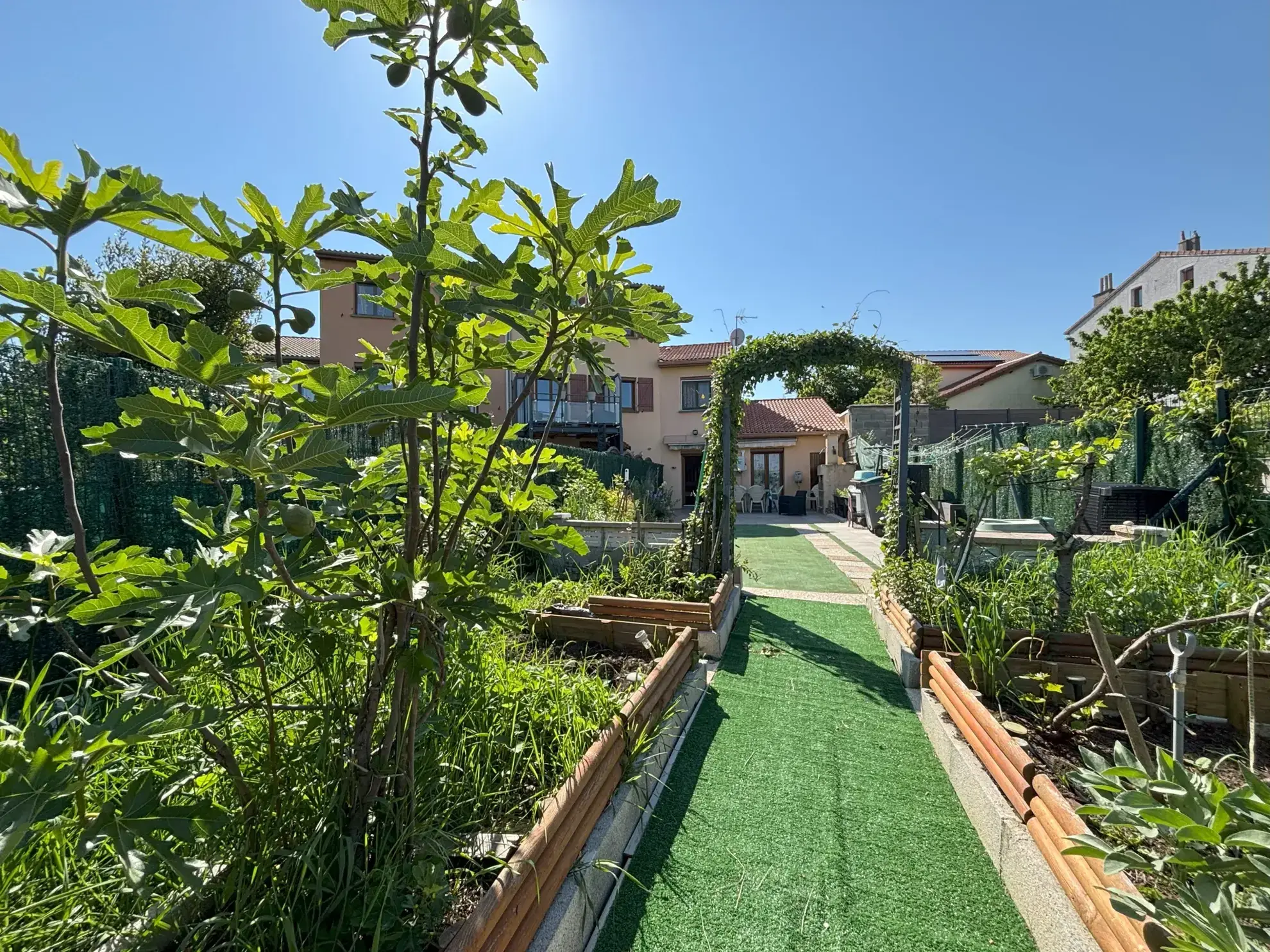 Maison familiale à Saint-Étienne avec jardin, terrasse et garage - 103,4 m² 