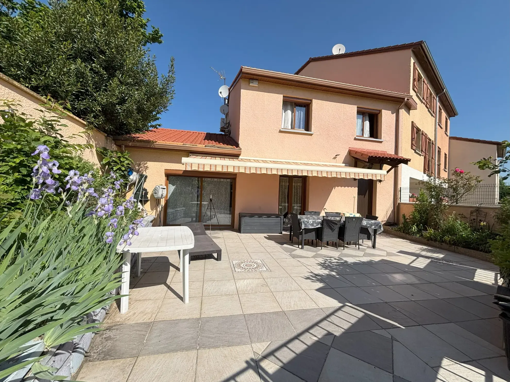 Maison familiale à Saint-Étienne avec jardin, terrasse et garage - 103,4 m² 