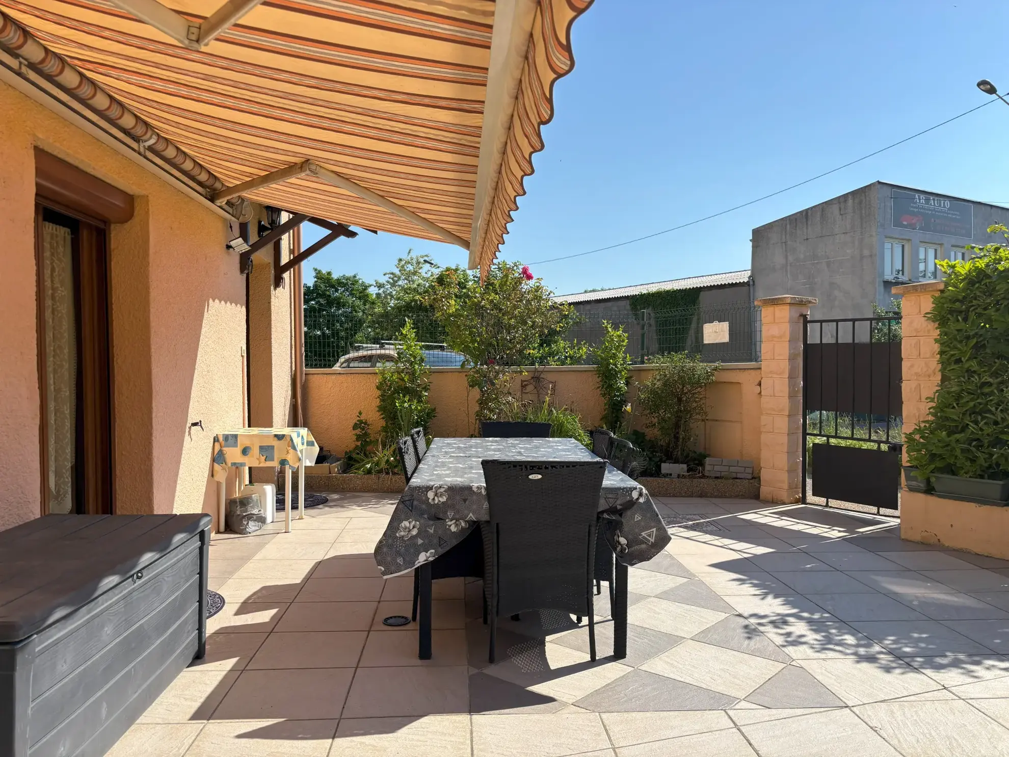 Maison familiale à Saint-Étienne avec jardin, terrasse et garage - 103,4 m² 