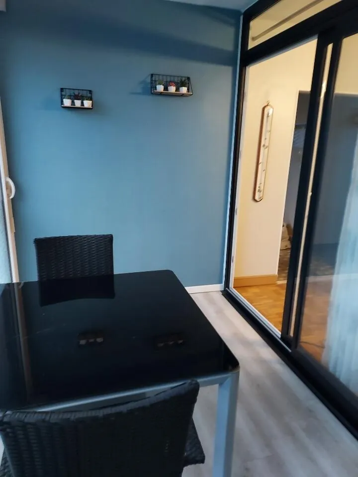 Appartement T4 lumineux avec loggia et parking sécurisé à Alençon 