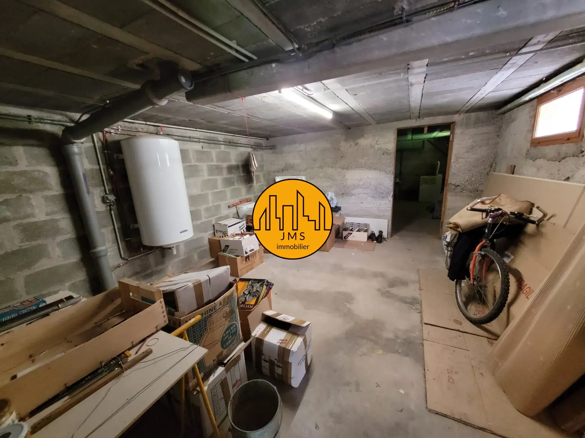 Maison à vendre de 113 m² avec terrain à Noyant d'Allier, vue imprenable 