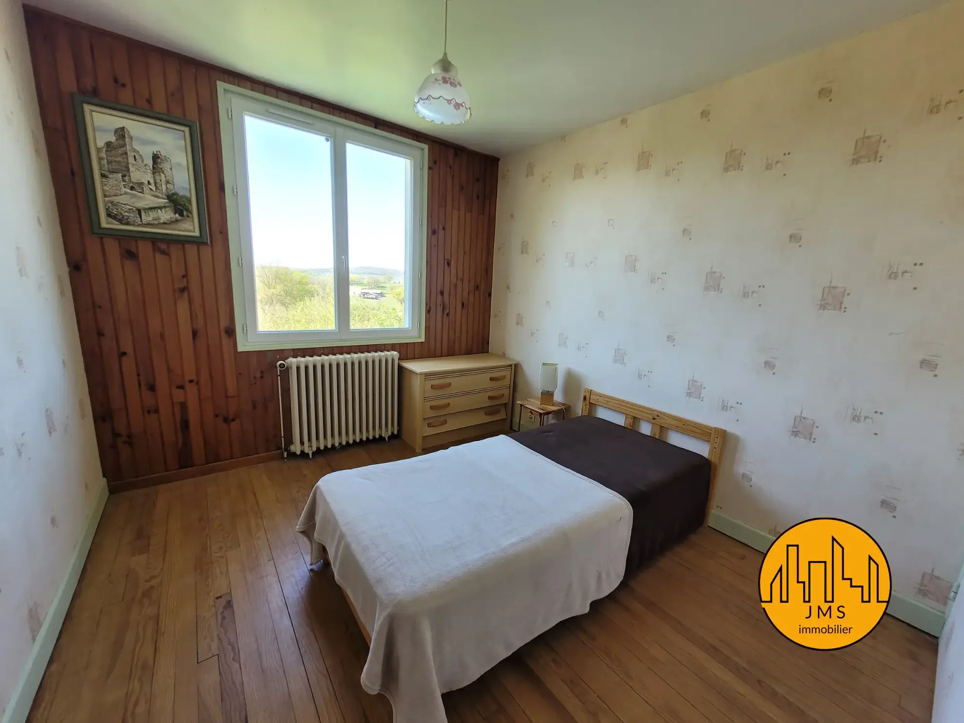 Maison à vendre de 113 m² avec terrain à Noyant d'Allier, vue imprenable 