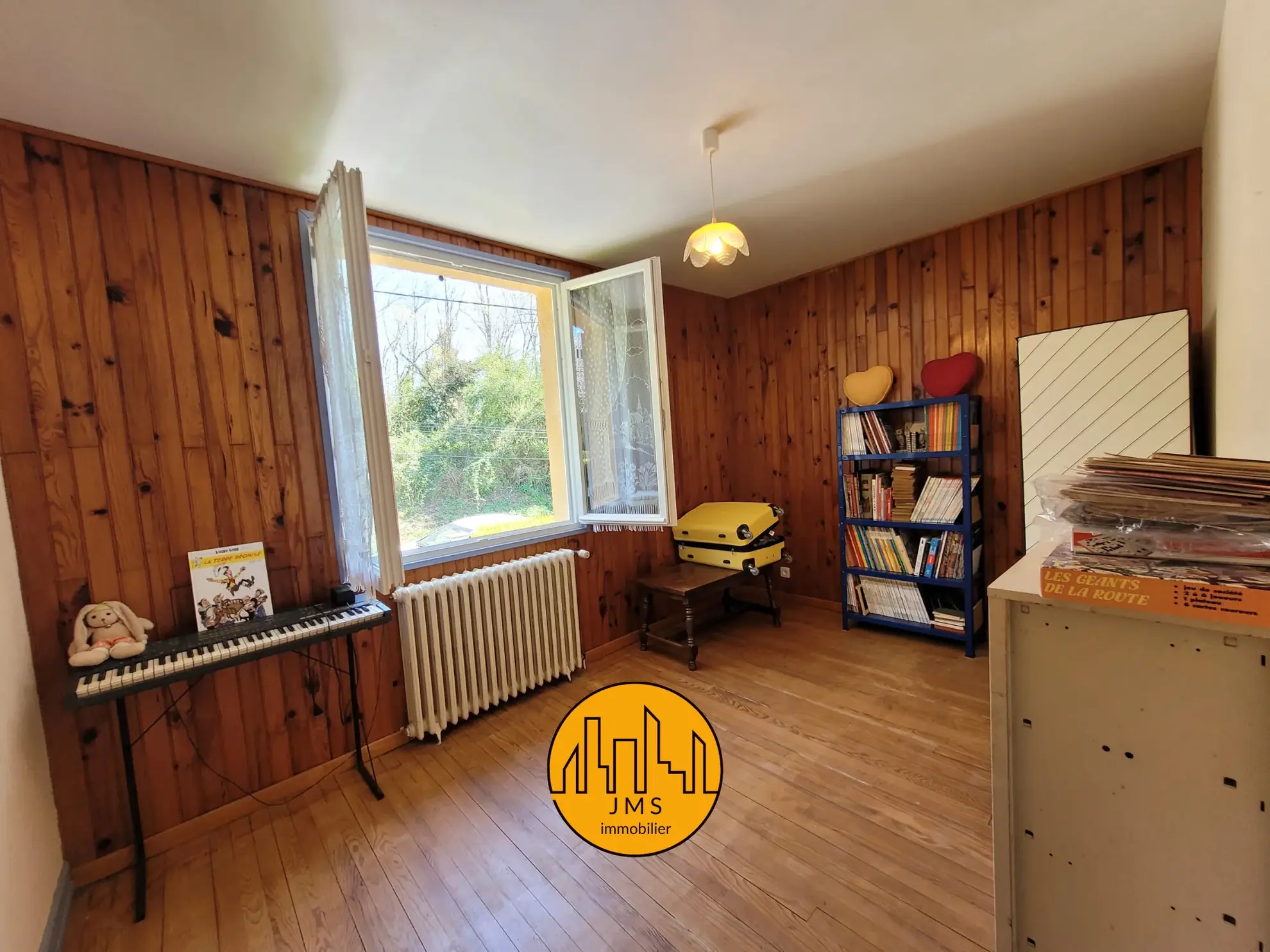 Maison à vendre de 113 m² avec terrain à Noyant d'Allier, vue imprenable 