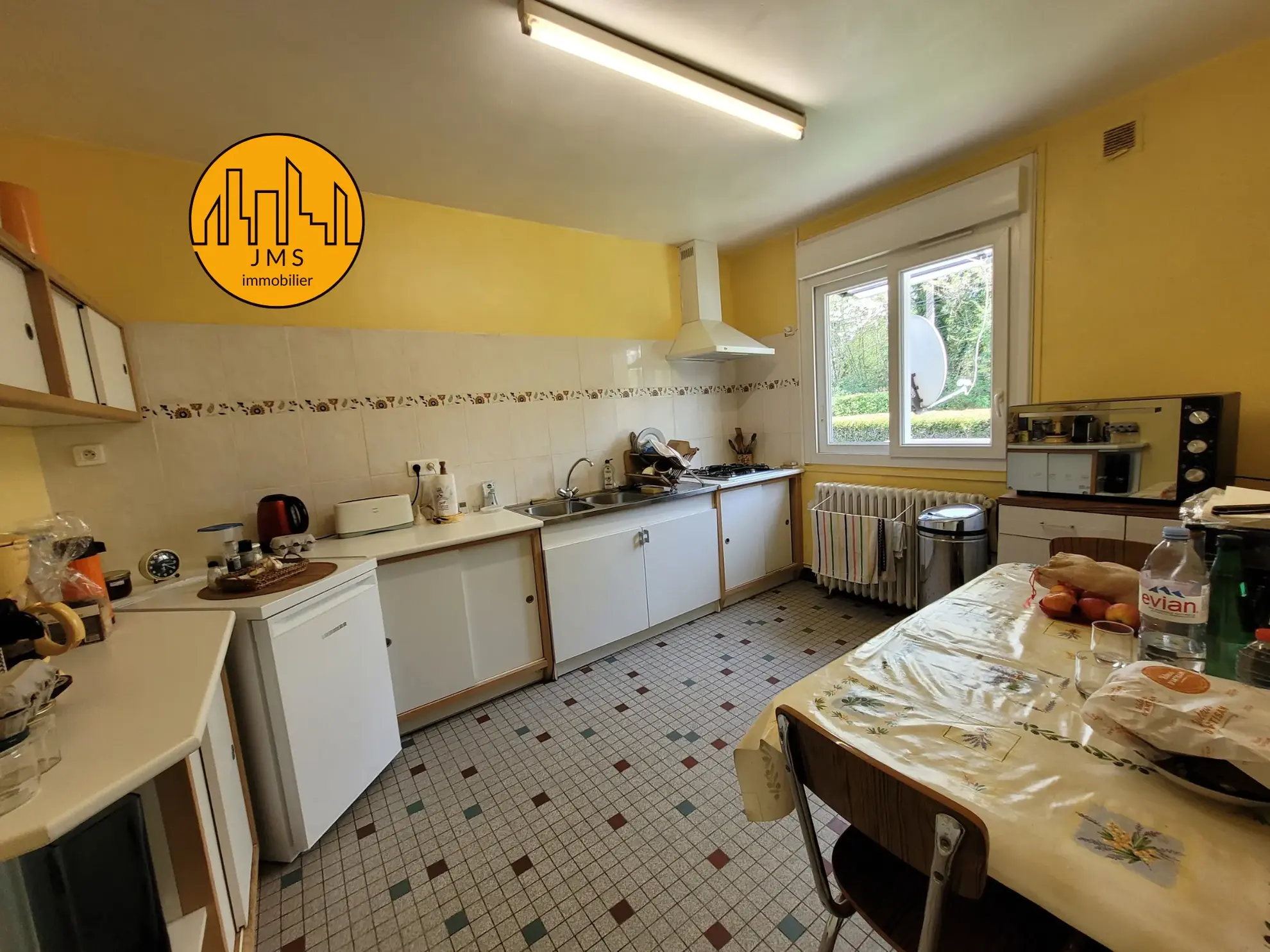 Maison à vendre de 113 m² avec terrain à Noyant d'Allier, vue imprenable 