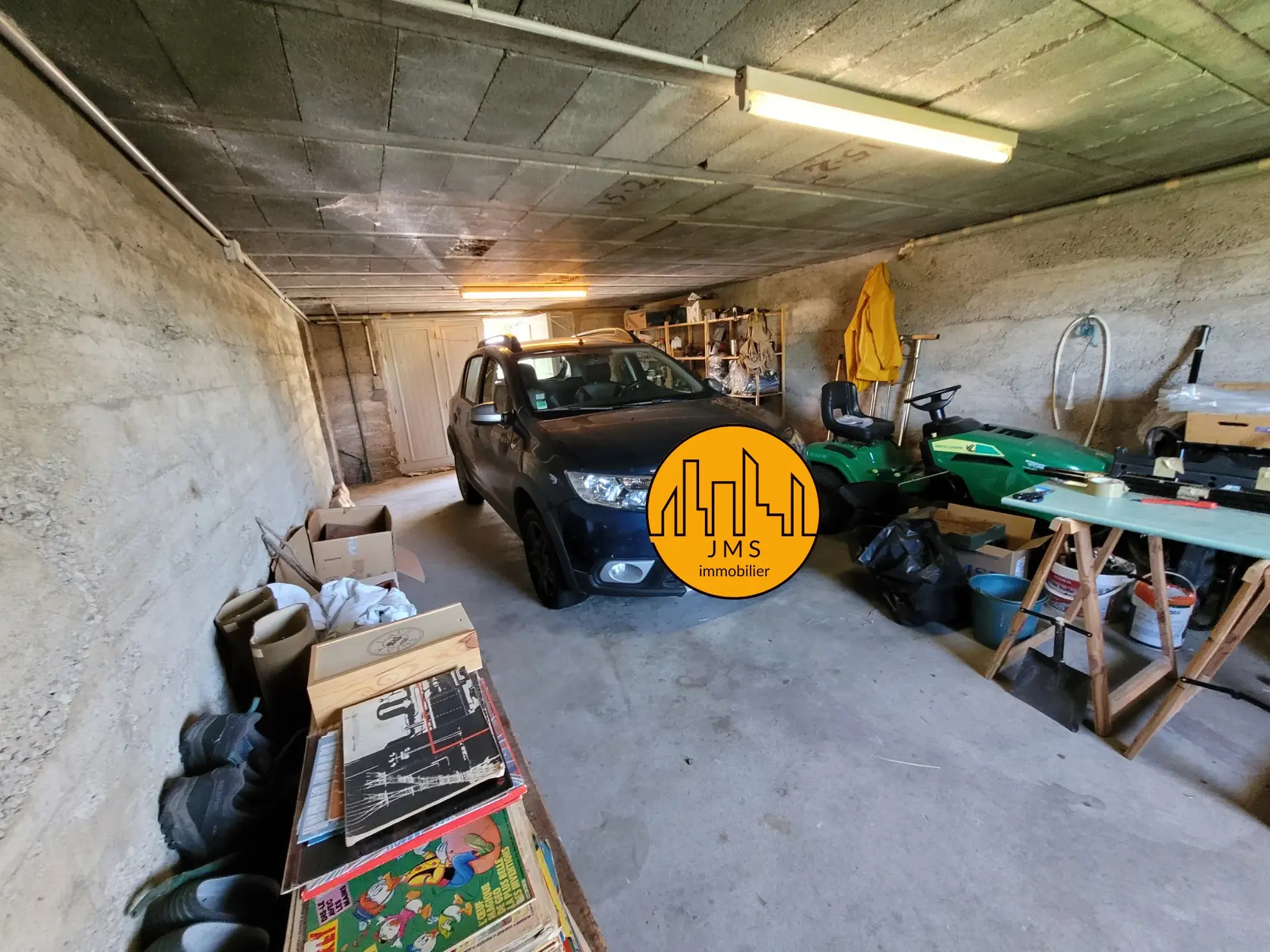 Maison à vendre de 113 m² avec terrain à Noyant d'Allier, vue imprenable 