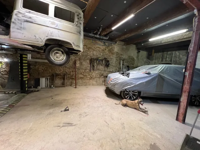 Maison avec terrasses, grand garage et panneaux solaires à Castelnau d'Aude 