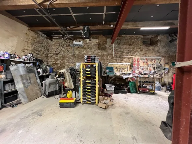 Maison avec terrasses, grand garage et panneaux solaires à Castelnau d'Aude 