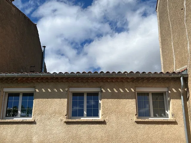 Maison avec terrasses, grand garage et panneaux solaires à Castelnau d'Aude 
