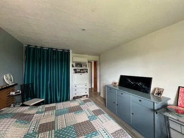 Maison avec terrasses, grand garage et panneaux solaires à Castelnau d'Aude 