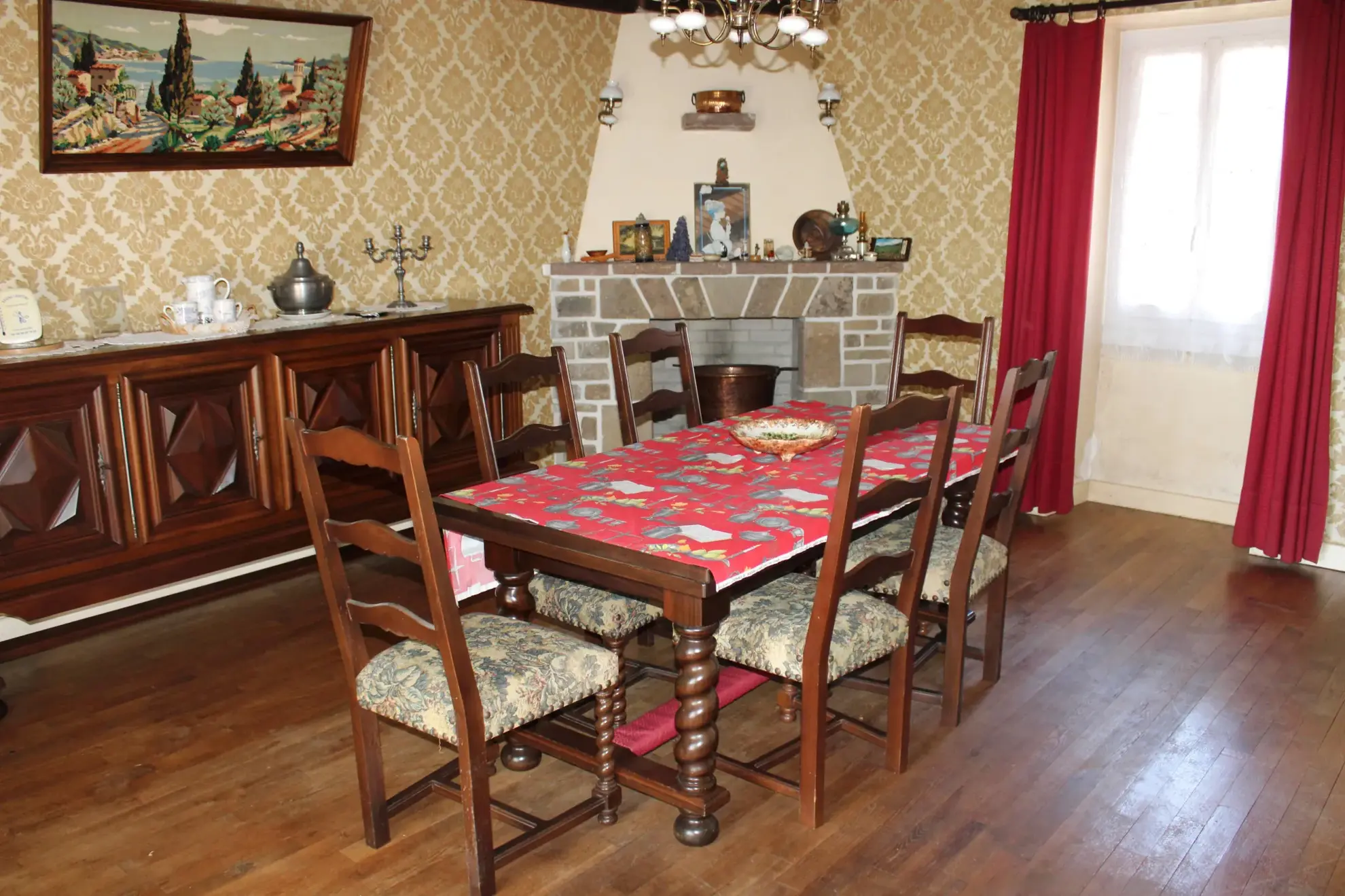 A vendre ensemble immobilier à Palazinges avec maison et dépendances, grand potentiel 