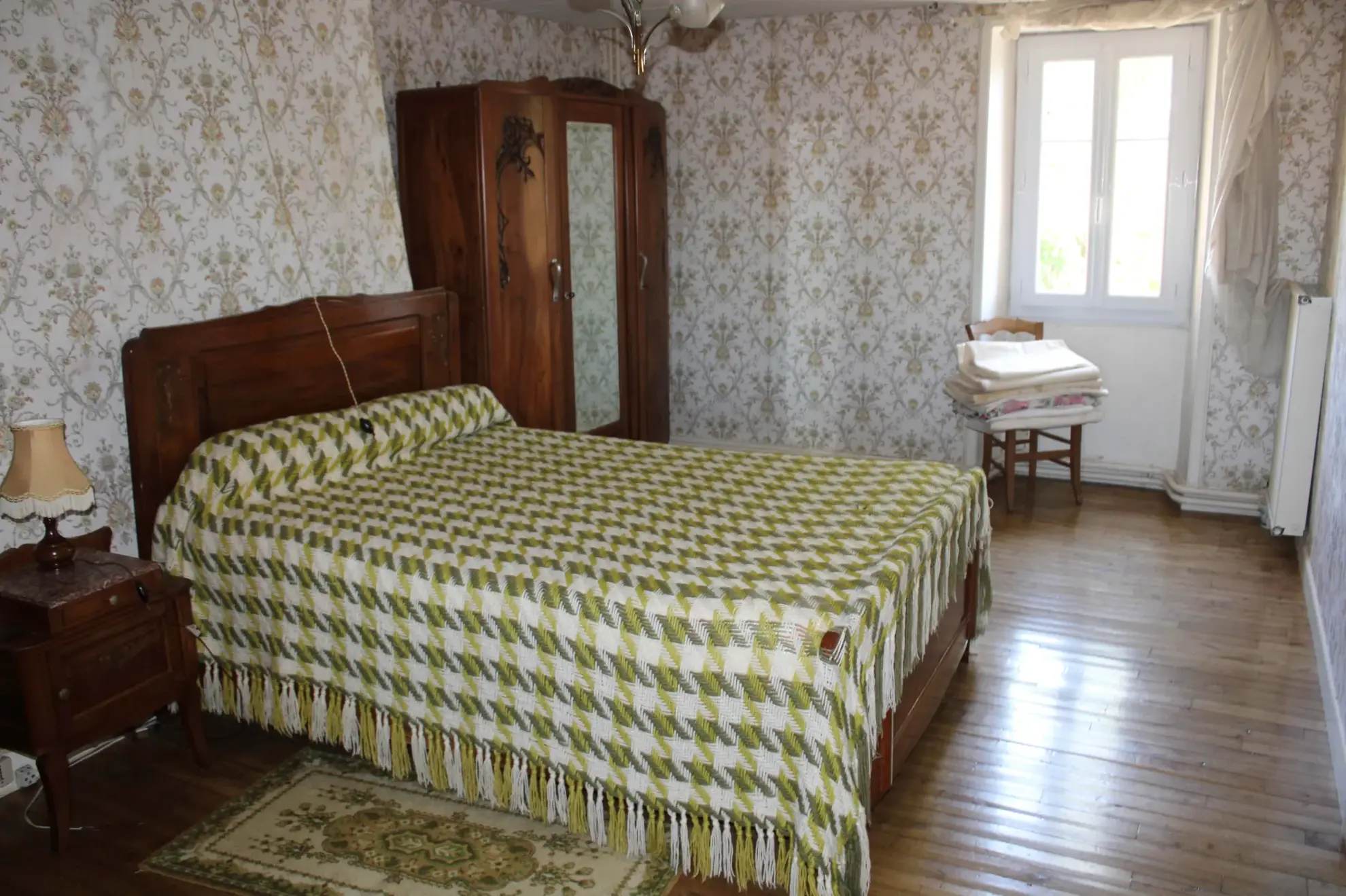 A vendre ensemble immobilier à Palazinges avec maison et dépendances, grand potentiel 