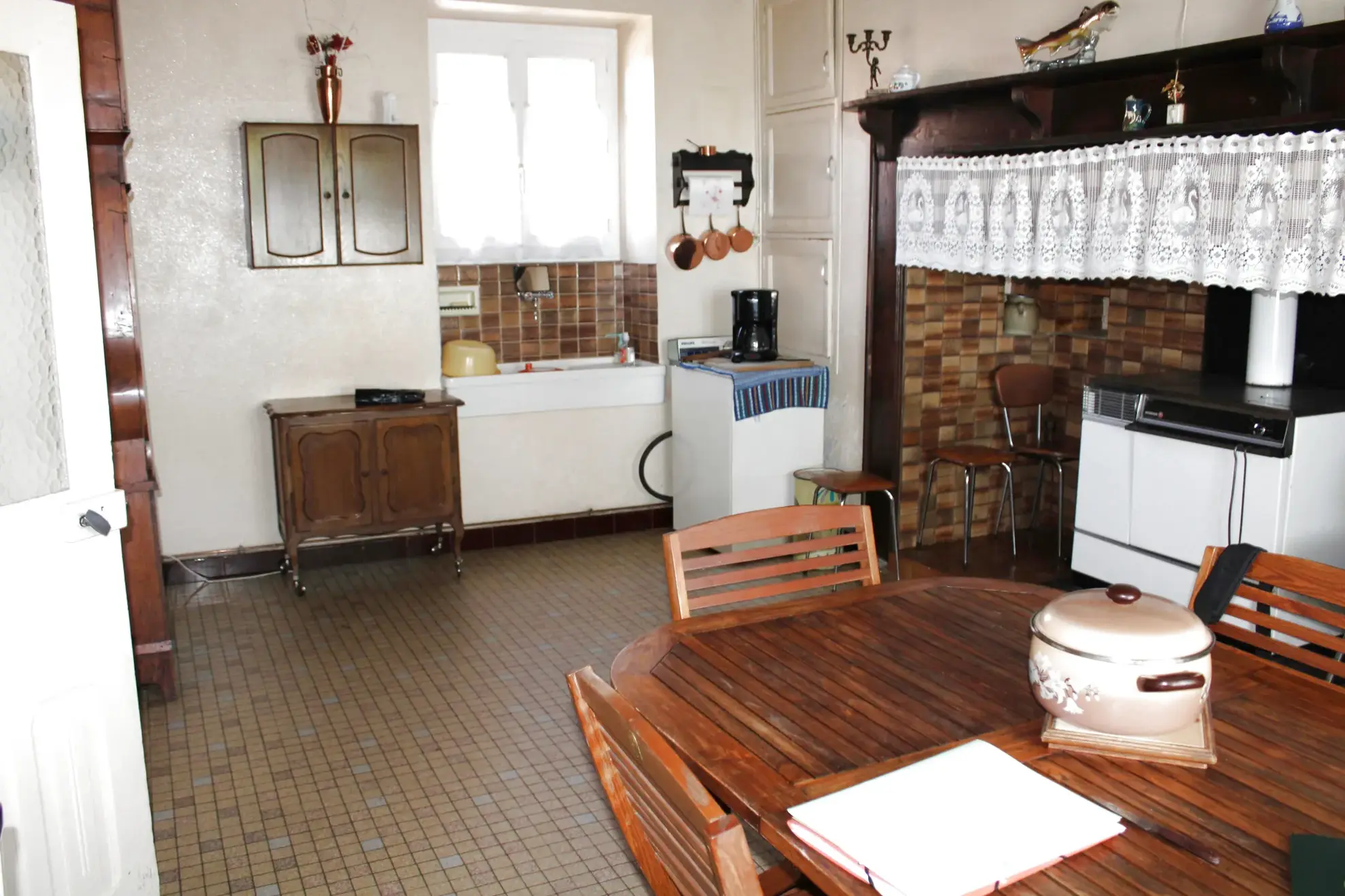 A vendre ensemble immobilier à Palazinges avec maison et dépendances, grand potentiel 