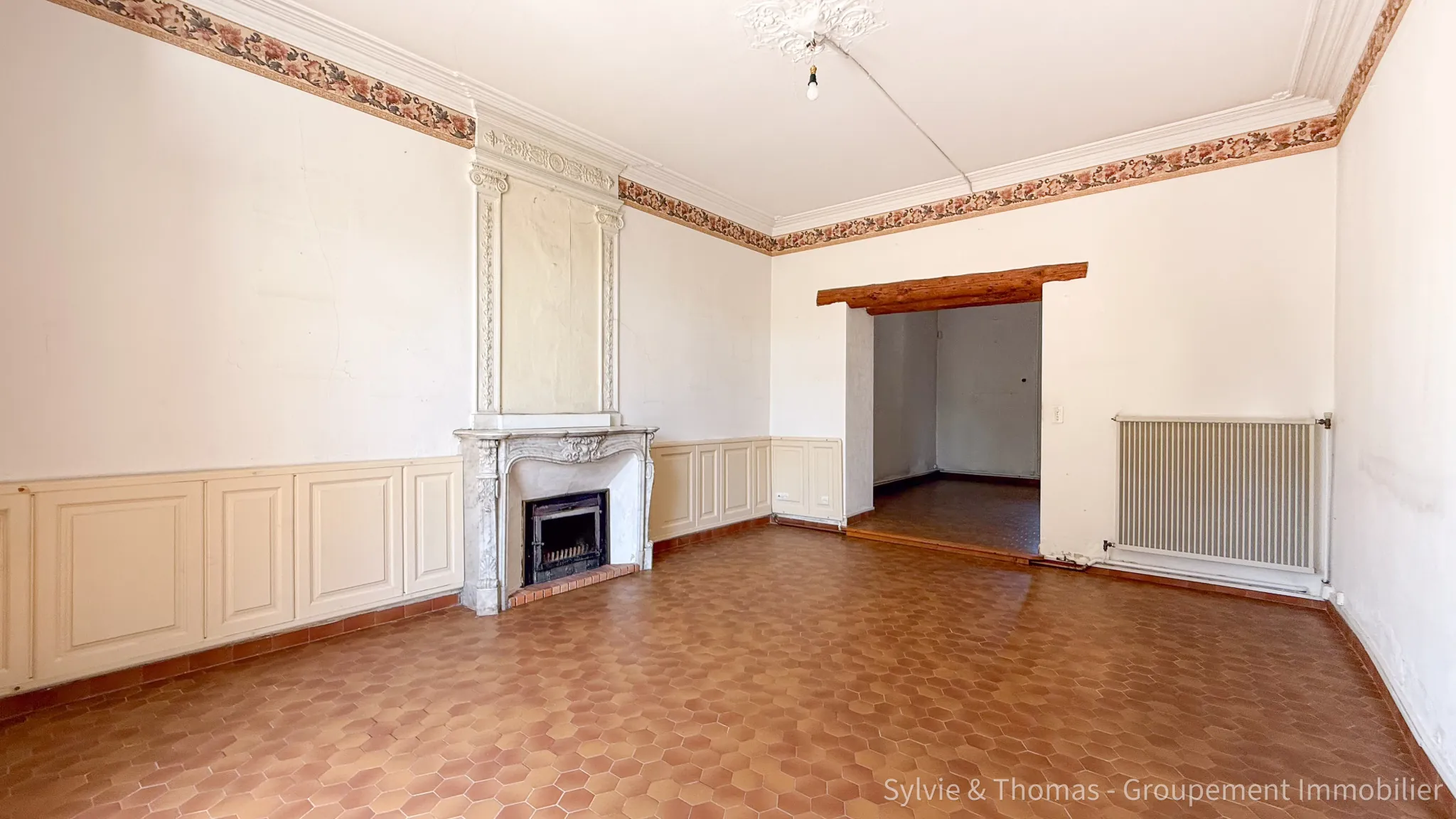 Maison spacieuse de 200 m2 à Piolenc avec dépendance et jardin, 4 chambres 