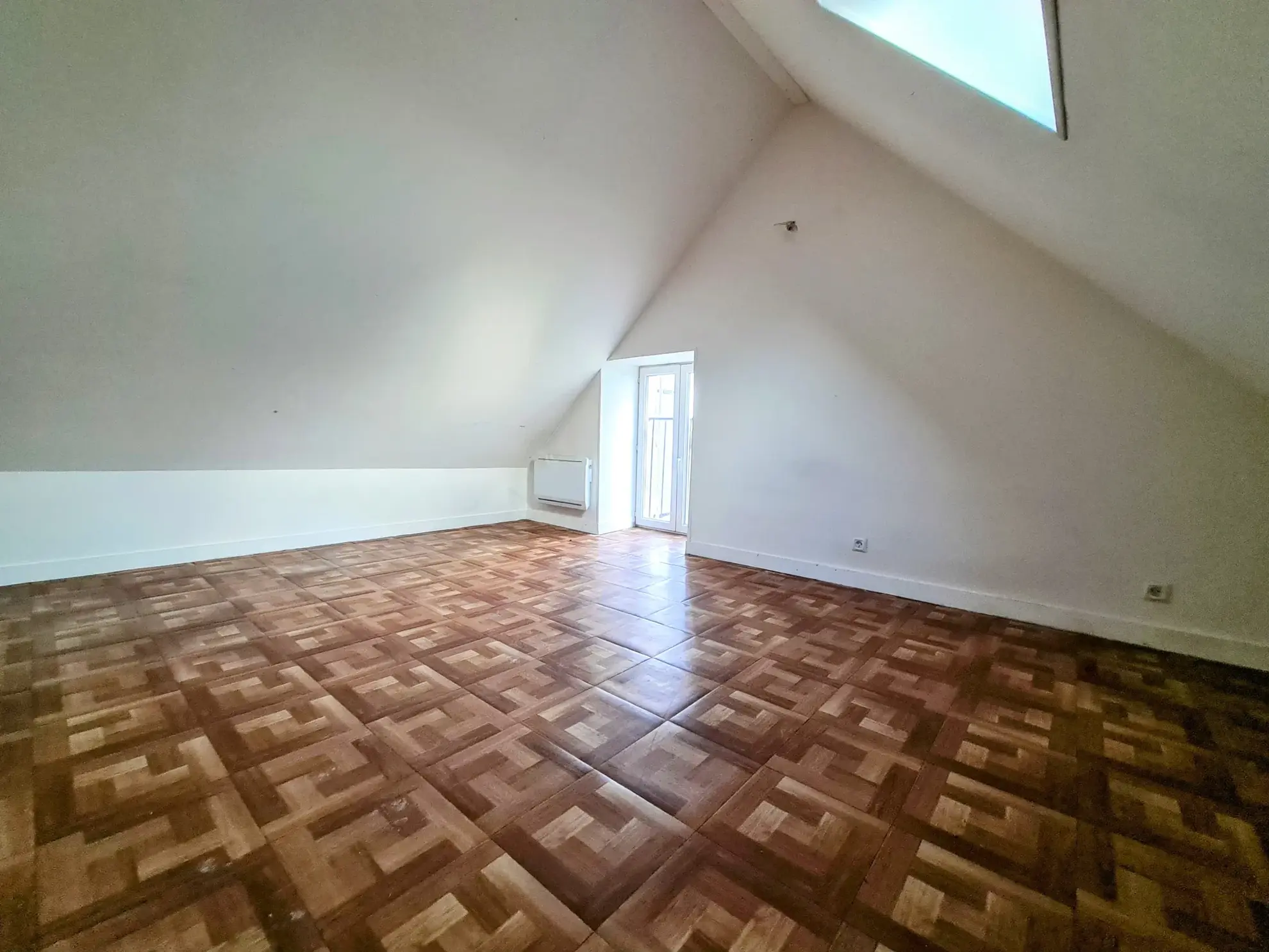 Maison familiale rénovée avec dépendances et grand terrain près de Nevers 