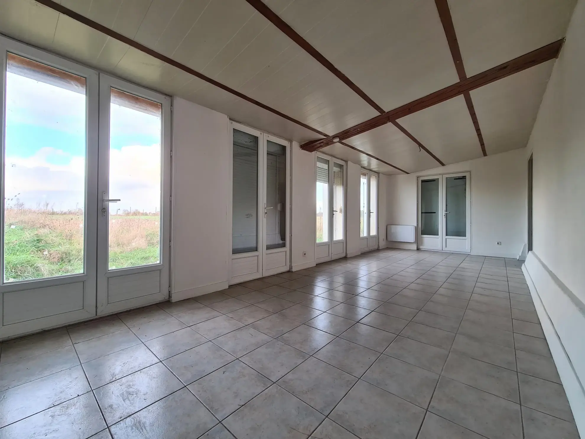 Maison familiale rénovée avec dépendances et grand terrain près de Nevers 