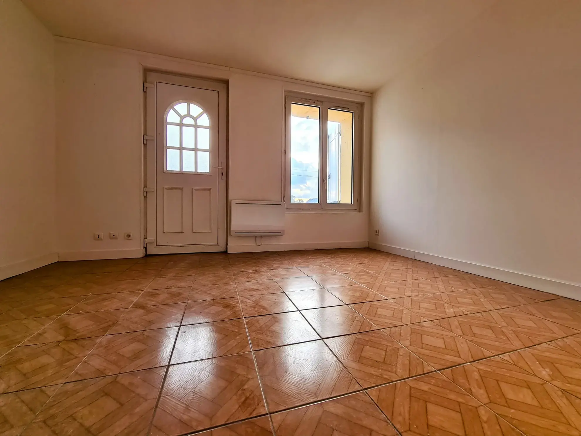 Maison familiale rénovée avec dépendances et grand terrain près de Nevers 