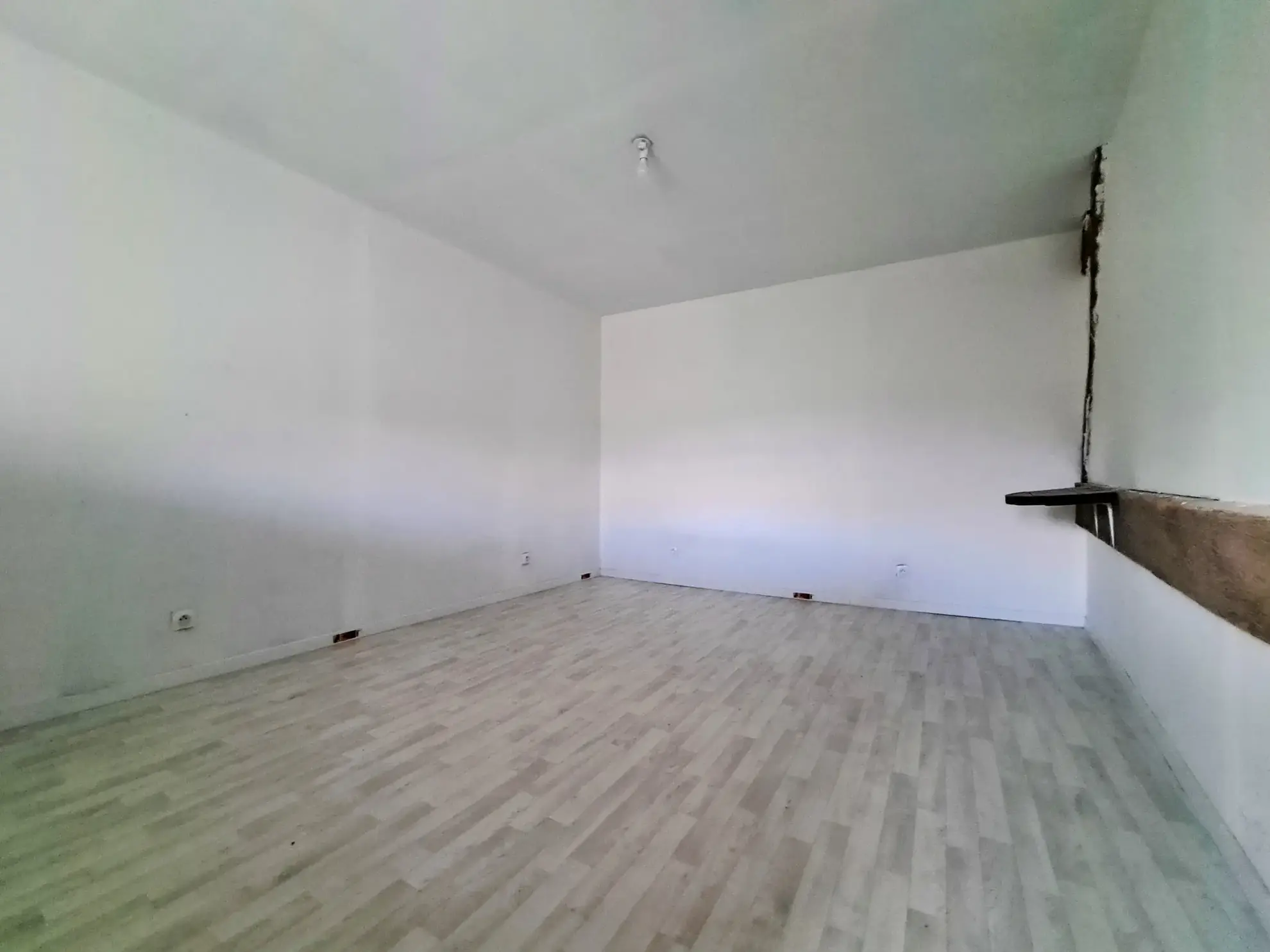 Maison familiale rénovée avec dépendances et grand terrain près de Nevers 