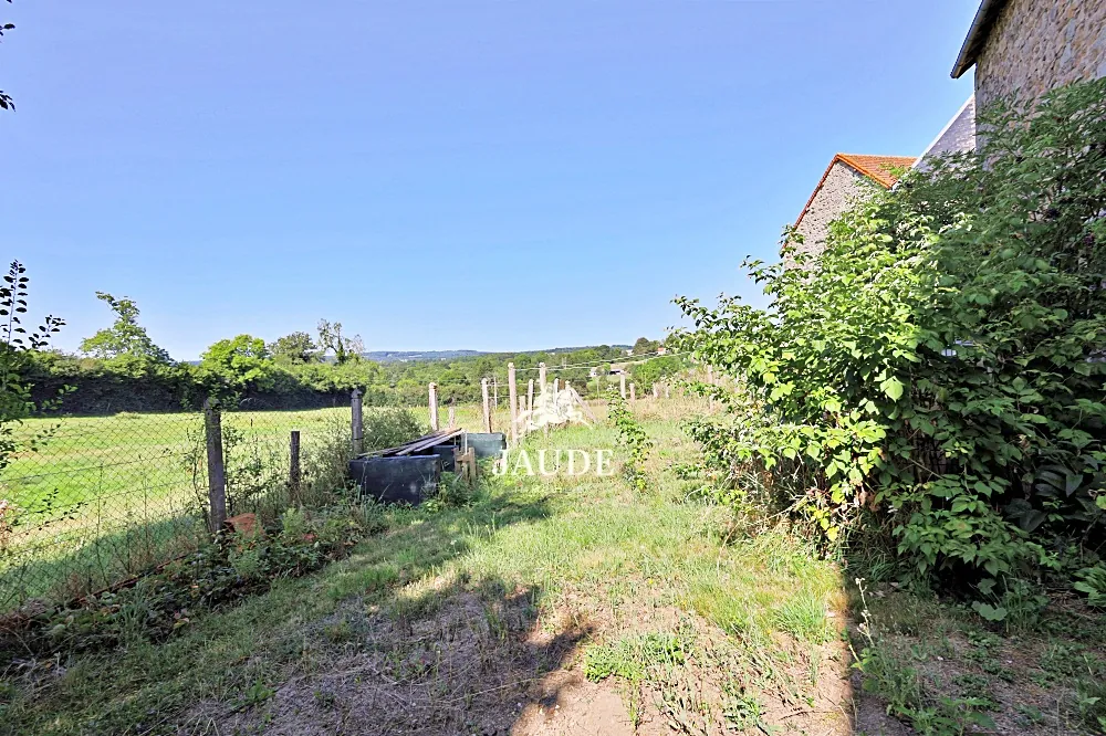 Maison de ville à Biollet avec 4 chambres et jardin, à vendre