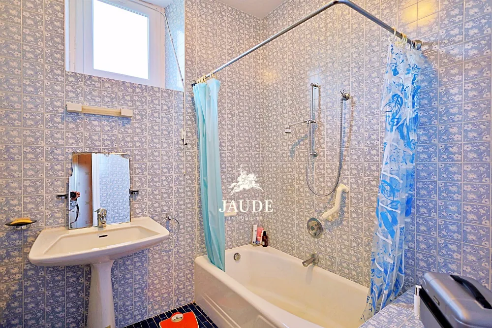 Maison de ville à Biollet avec 4 chambres et jardin, à vendre 