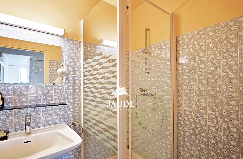 Maison de ville à Biollet avec 4 chambres et jardin, à vendre 