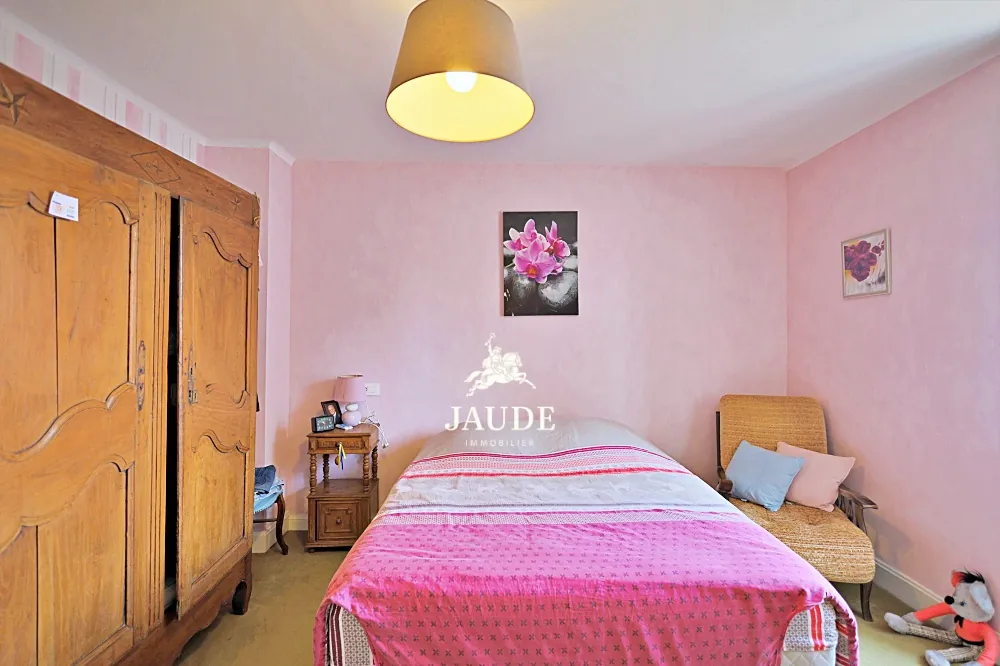 Maison de ville à Biollet avec 4 chambres et jardin, à vendre 