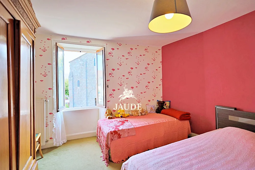 Maison de ville à Biollet avec 4 chambres et jardin, à vendre 