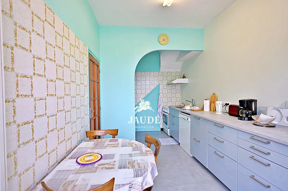 Maison de ville à Biollet avec 4 chambres et jardin, à vendre 