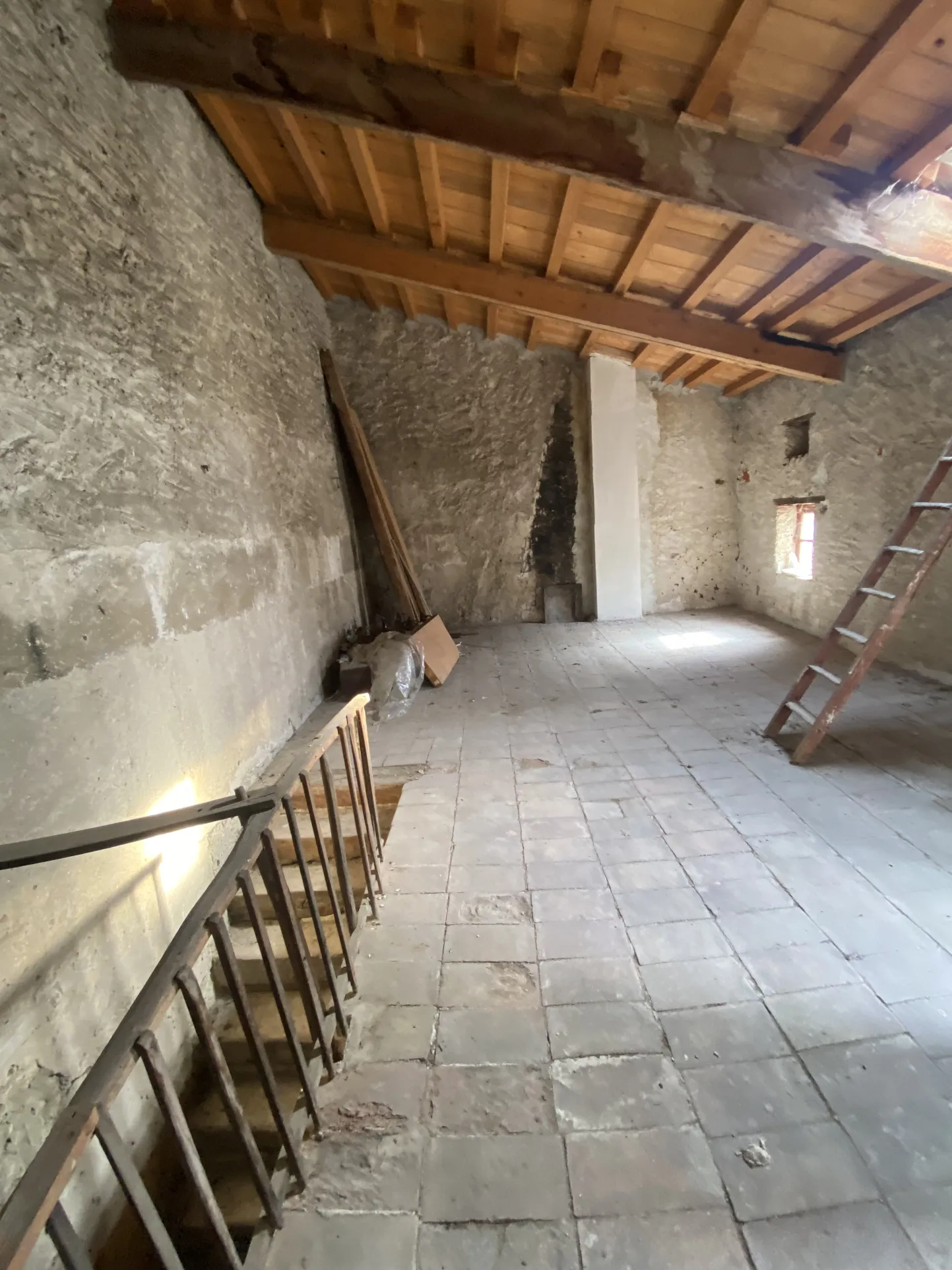 Maison de village à Espeluche avec fort potentiel de rénovation 