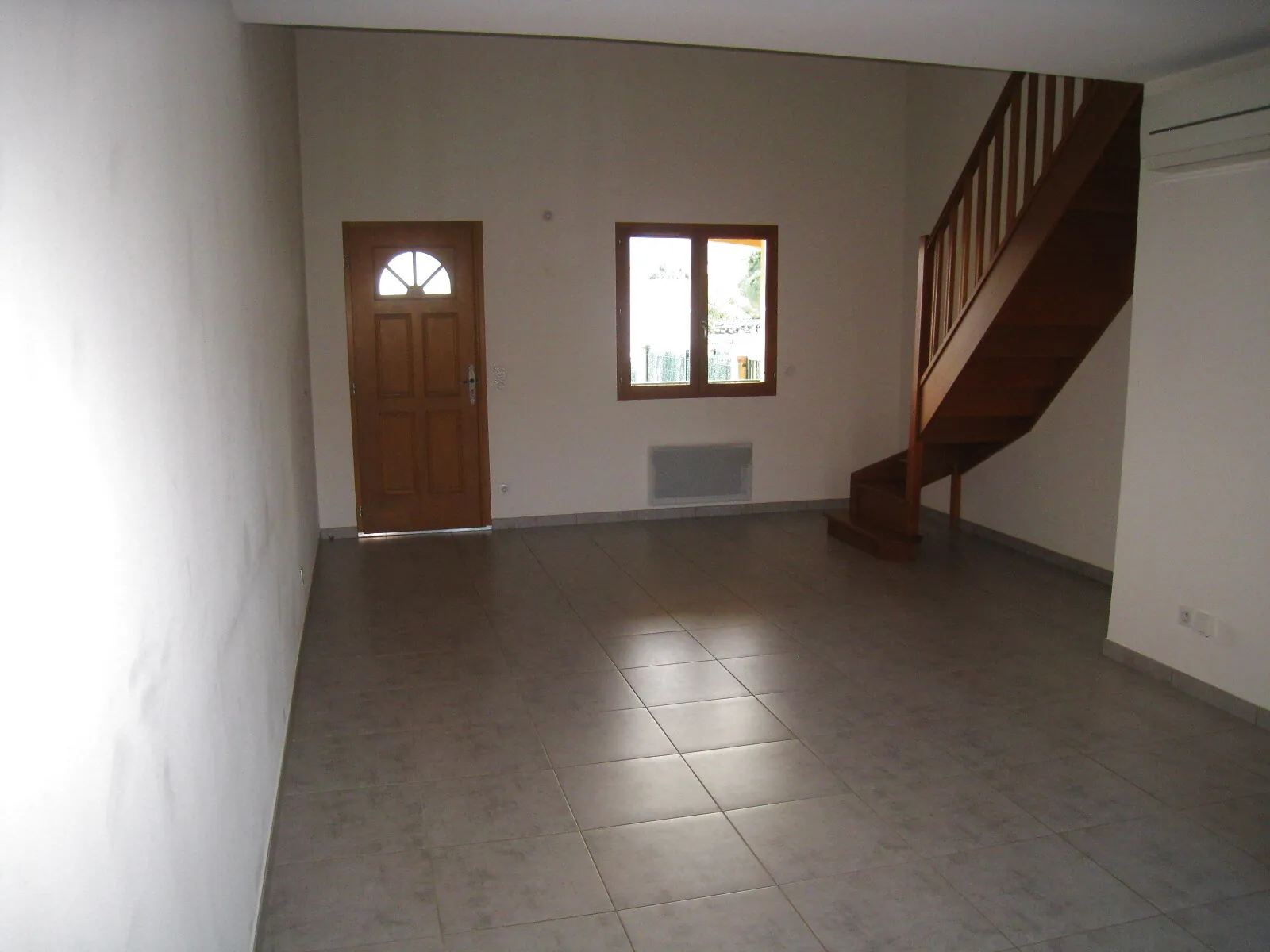 Villa T4 avec terrasse, garage et climatisation à Palau del Vidre 