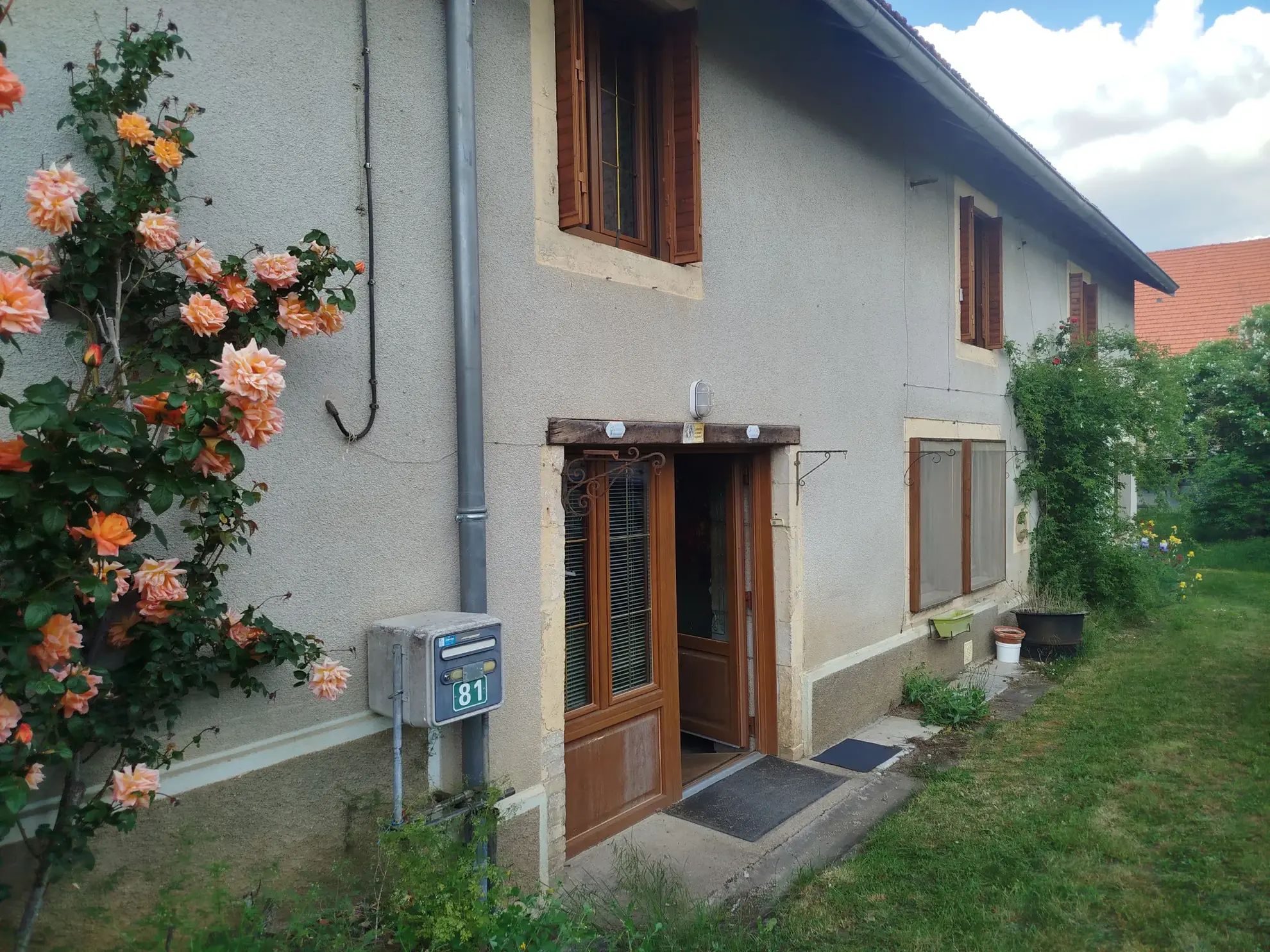 Maison en pierre à rénover à Grenant de 120 m² avec terrain et garage 