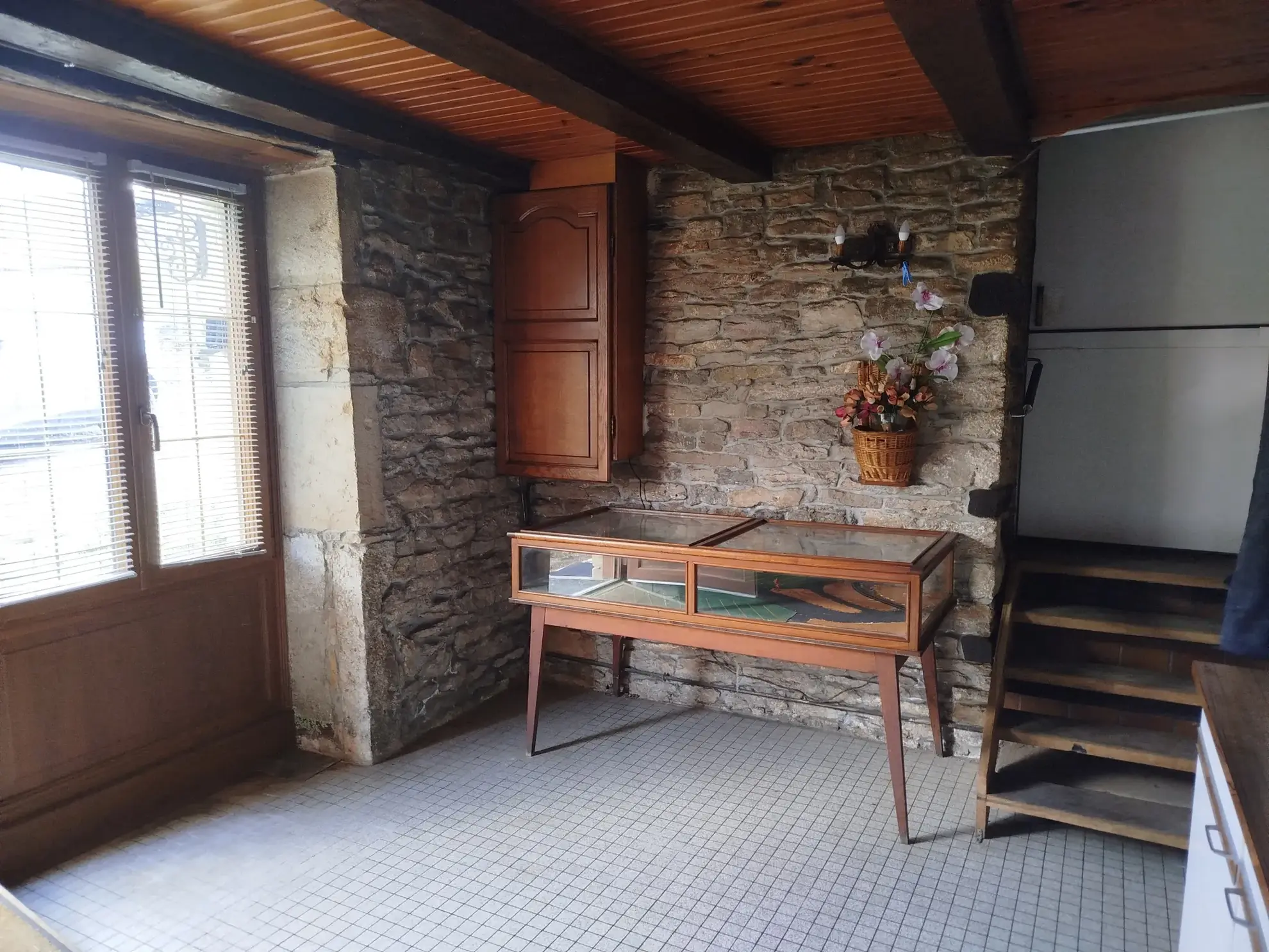 Maison en pierre à rénover à Grenant de 120 m² avec terrain et garage 