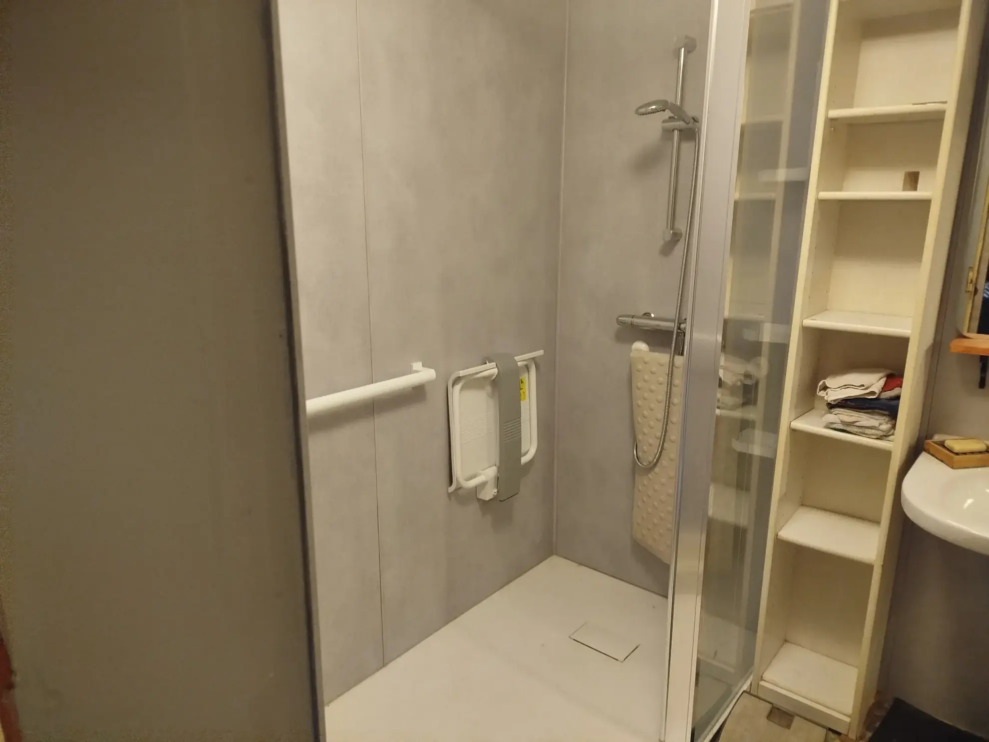 Maison en pierre à rénover à Grenant de 120 m² avec terrain et garage 