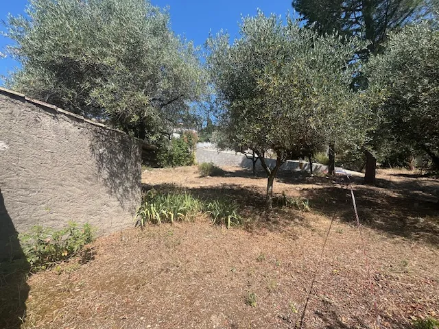 Terrain constructible viabilisé à Nîmes, Quartier La Gazelle, 314 m² 